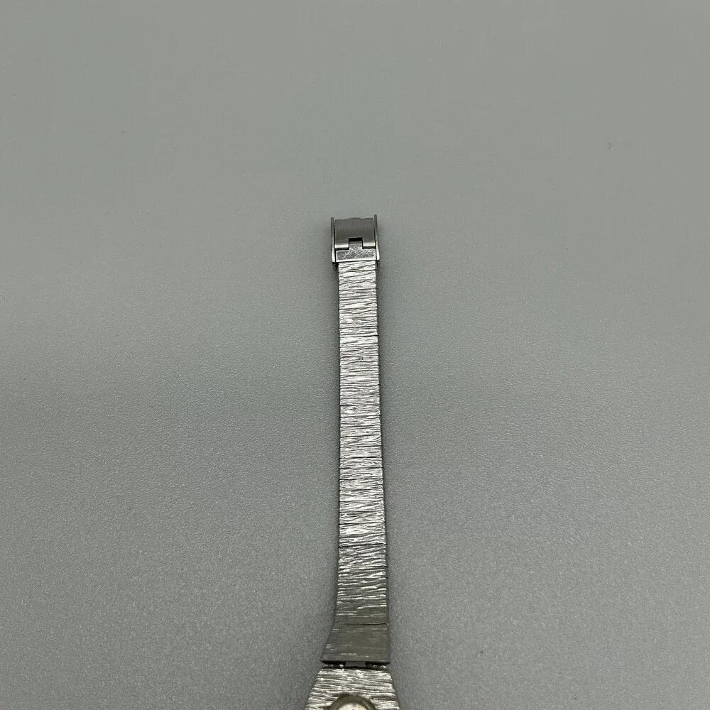 Vintage Timex Womens Watch 14mm Oval Dial Silver Tone Adj Band Manual Wind